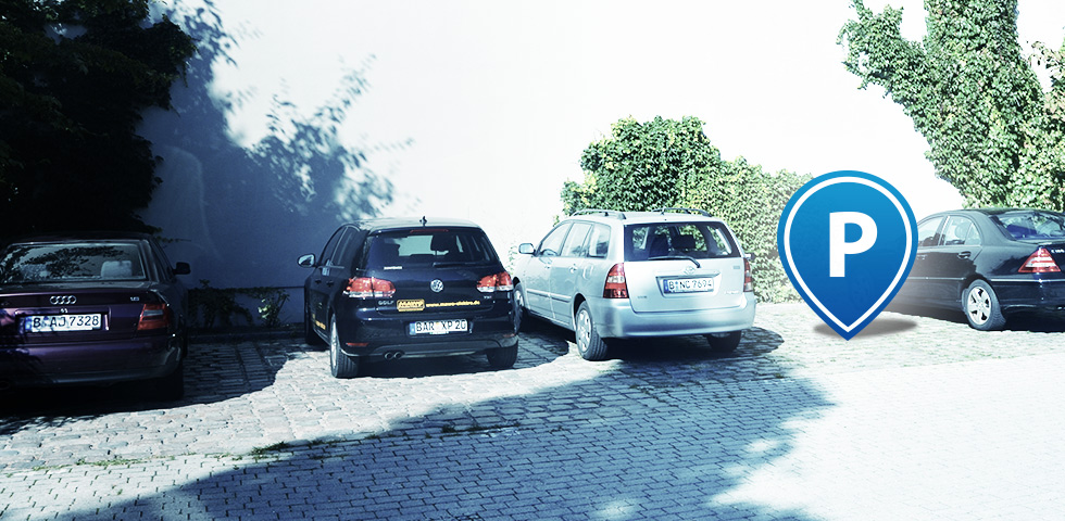 Verfügbarer Mietparkplatz mit parku-Logo